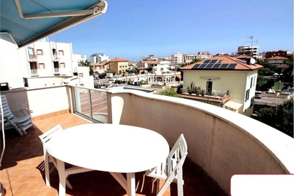 Appartamento Darsena 29 Cattolica Exteriör bild
